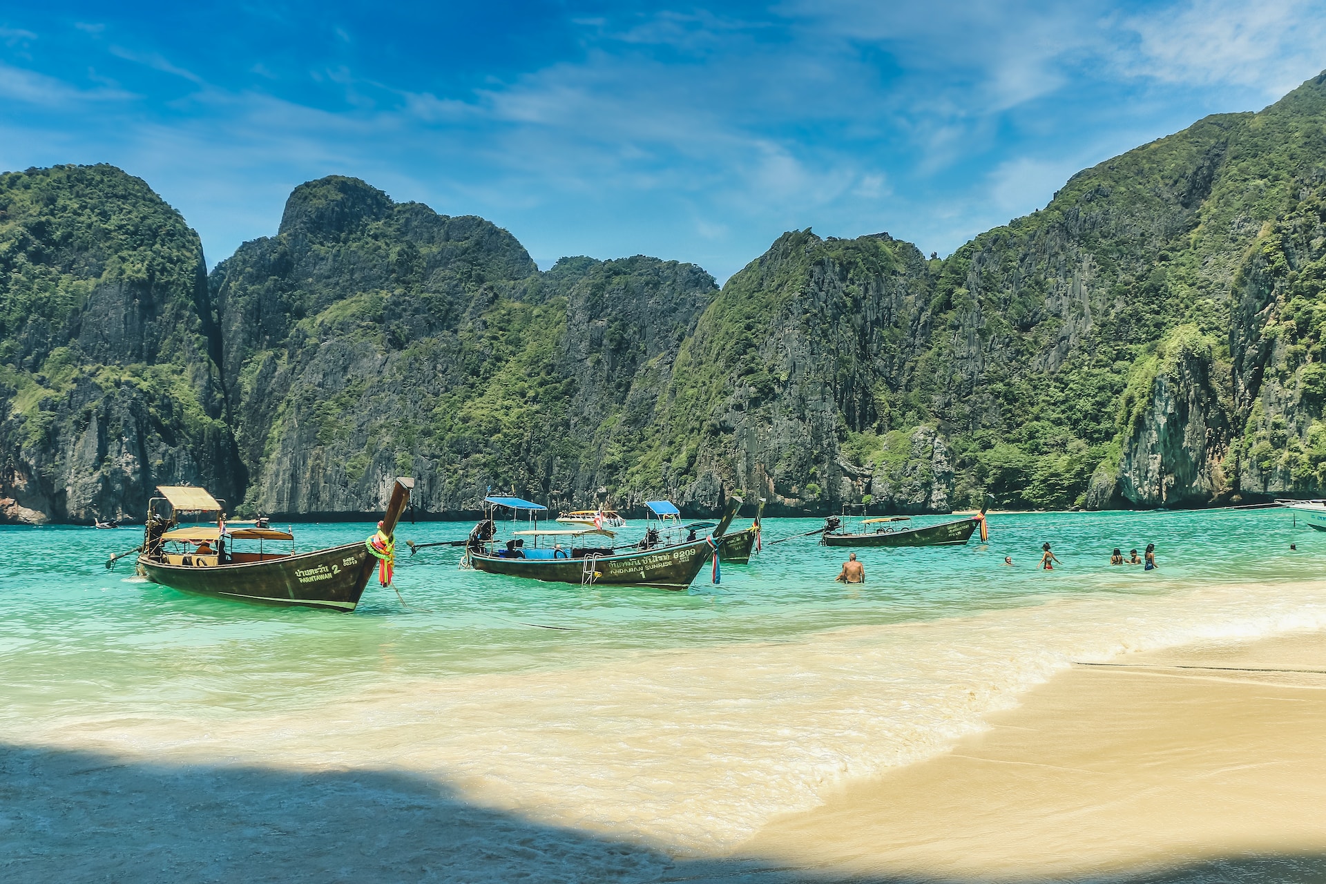 Løsede både på Phuket Beach