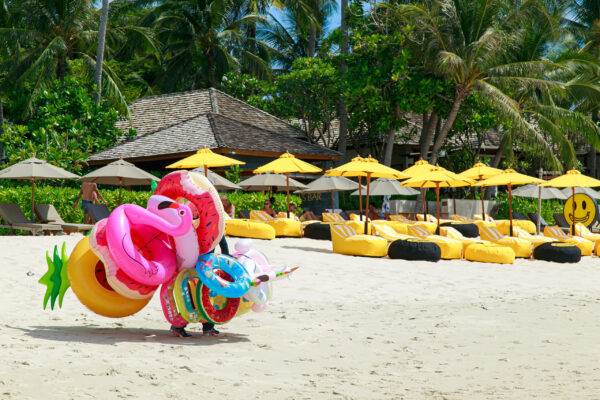 Banana Fan Sea Resort ferierende slapper af på rolig strand