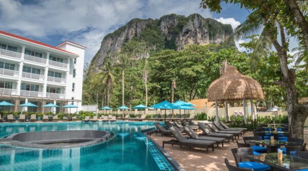 Krabi strandresort med bjergudsigt og swimmingpool