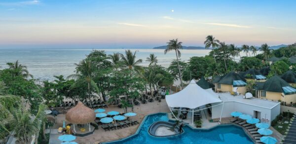 Luft Centara Resort Ao Nang Beach ved solnedgang