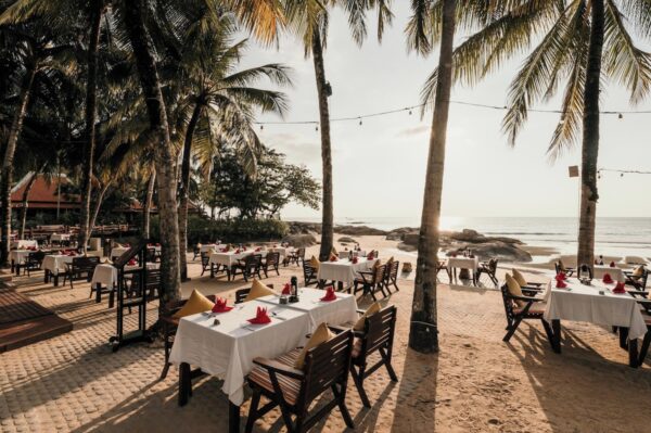 Spisning ved stranden på Laguna Resort i Khao Lak