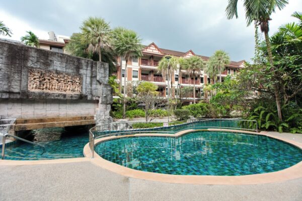 Khao Lak Resort Swimming Pool: Nyd et roligt tilflugtssted på vores resort, der ligger i Laguna Resorts maleriske grunde. Vores faciliteter