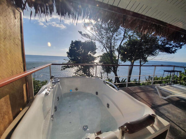 Havudsigt jacuzzi dæk på Koh Jum Resort