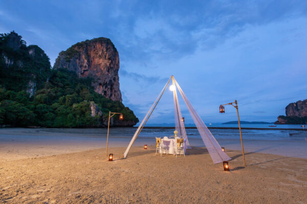 Spa-oplevelse ved stranden ved Railay Bay Resort-teltopsætning