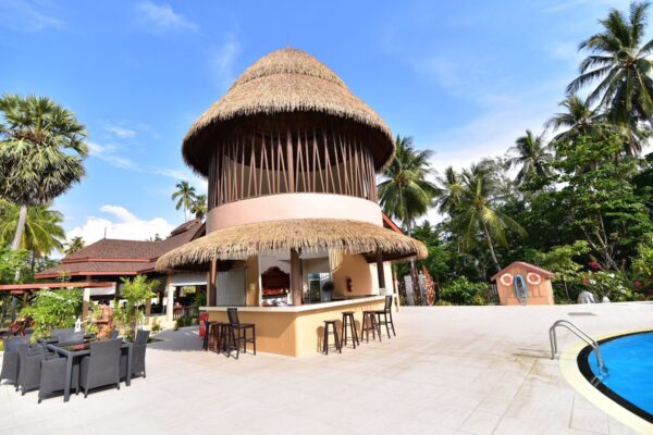 Sivalai Beach Resort med bar og swimmingpool