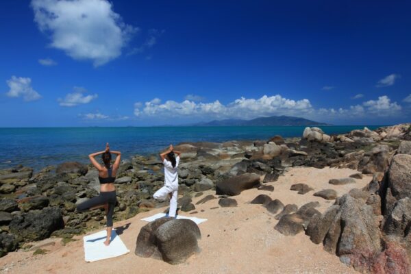 Yogasession på Thanya Beach Resort