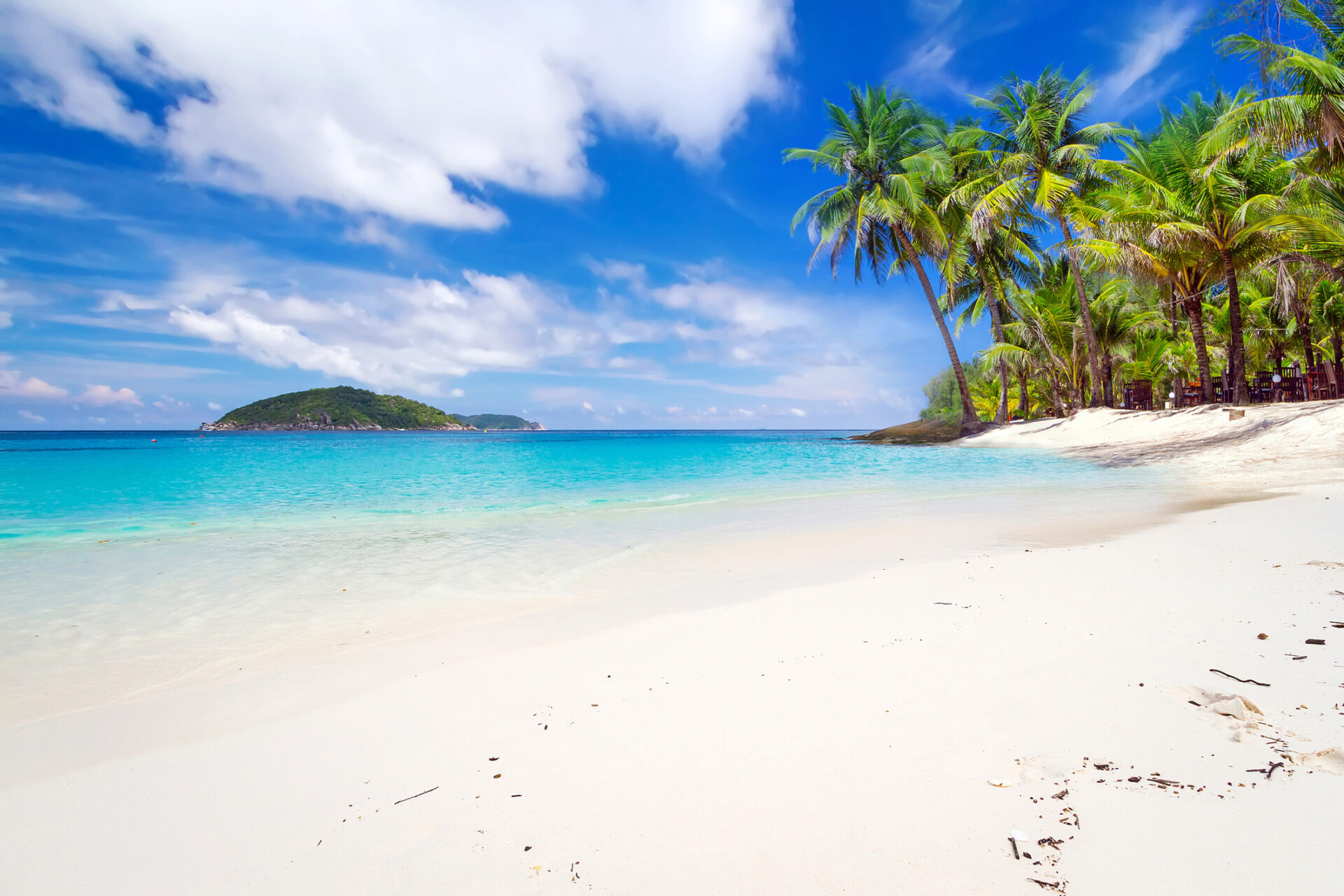 Tropisk strand i Thailand