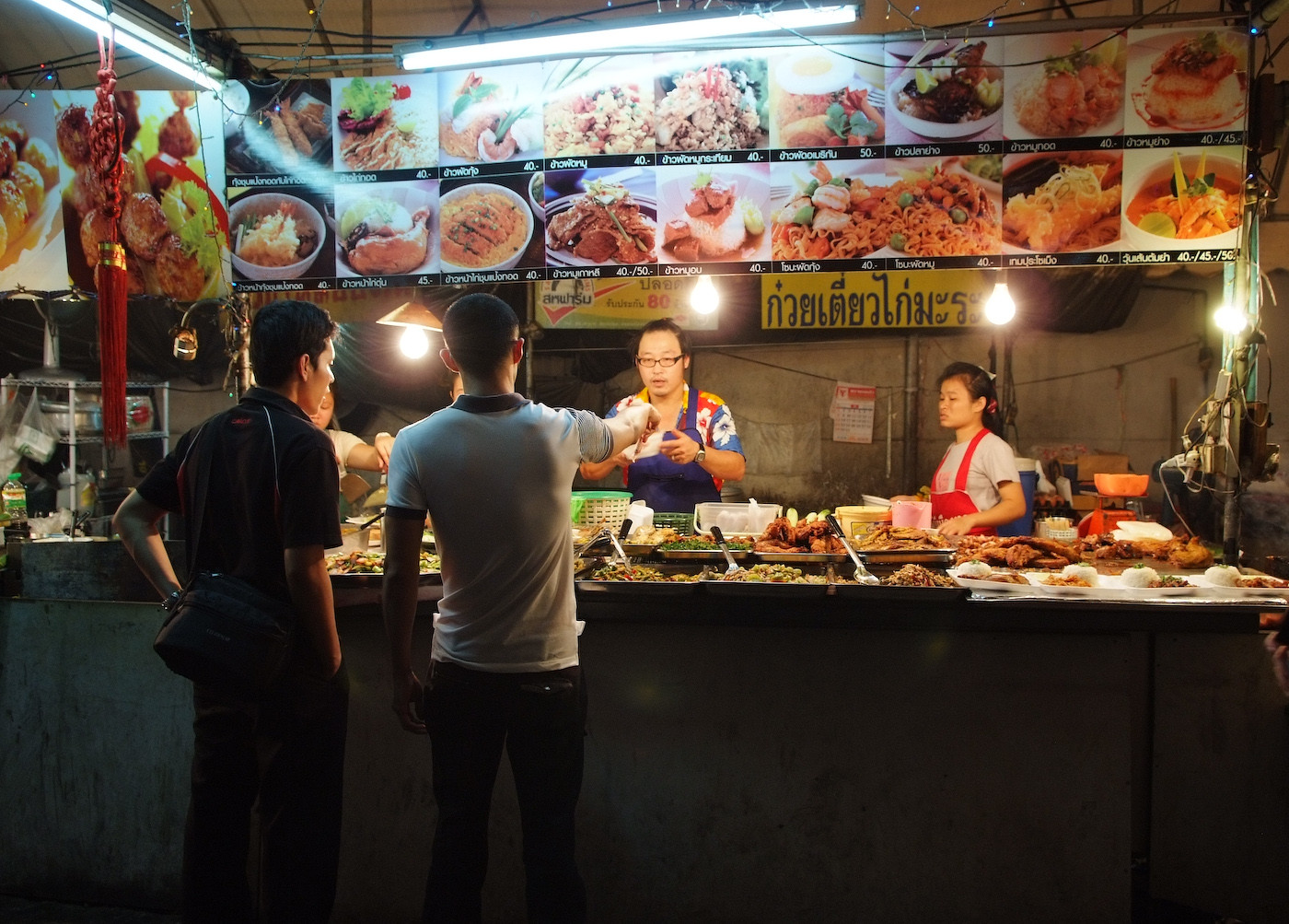 Mad på marked i Thailand