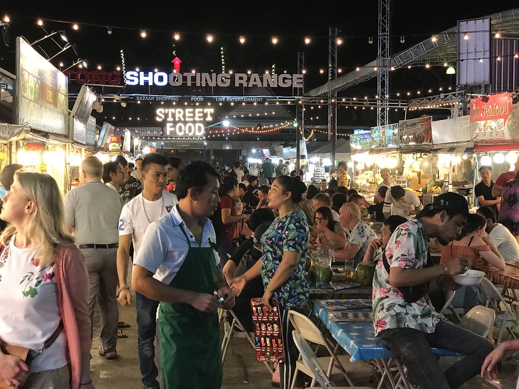 Street-food i en sidegade til Bangla Road